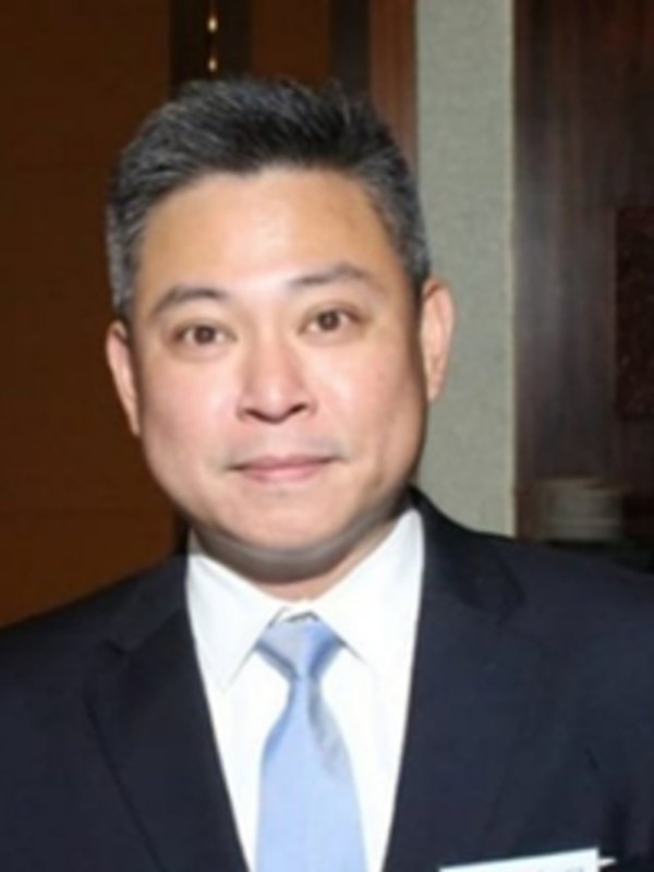 卢柏龙